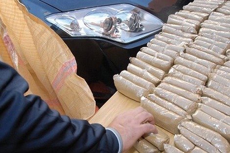 في عملية مشتركة بين الأمن والجمارك.. حجز 48 كلغ من مخدر الشيرا بمعبر باب سبتة