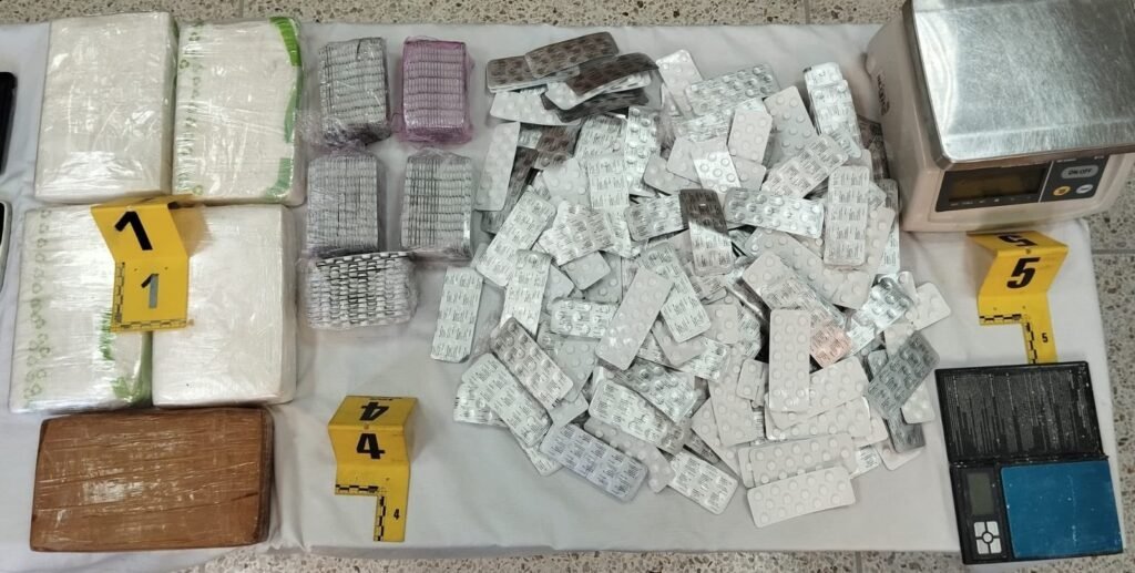 بتنسيق وثيق مع ديستي.. أمن طنجة يحبط محاولة تهريب الكوكايين والأقراص المخدرة