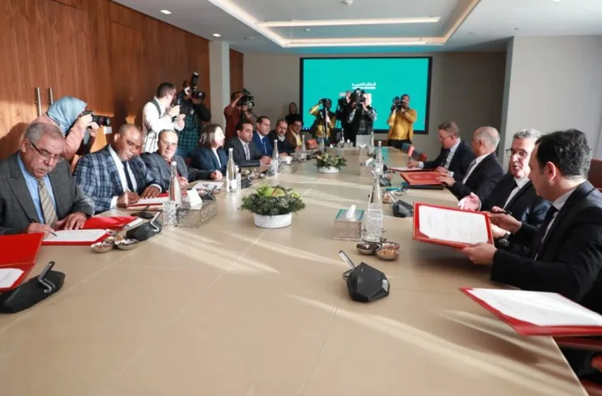 التوقيع على اتفاق بين الحكومة والمركزيات النقابيّة الأكثر تمثيلية يهم تحسين دخل رجال ونساء التعليم