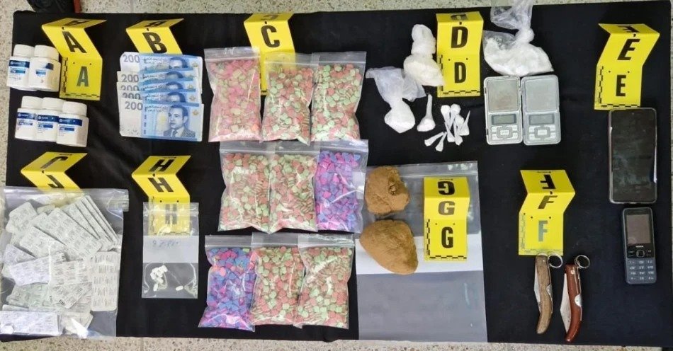 بتنسيق مع ديستي.. أمن طنجة يطيح بصاحب سوابق متلبسا بحيازة 4391 قرص مهلوس وكوكايين وشيرا