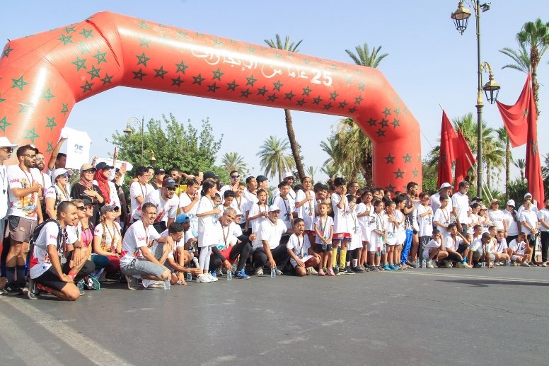ذكرى عيد العرش المجيد : القافلة الوطنية للرياضة الجماهيرية تحط الرحال بمدينة بوجدور