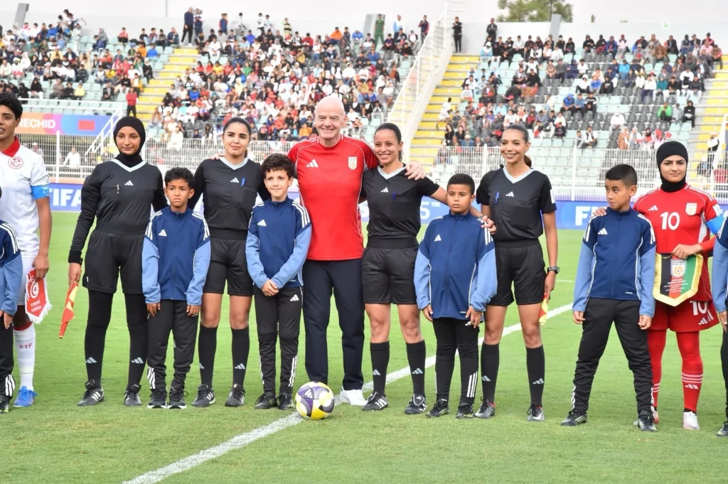 حدث رياضي تاريخي بالمغرب.. رئيس الفيفا يحضر مباراة المنتخب الأفغاني النسوي في سلسلة FIFA Women’s Series 2025 ببرشيد
