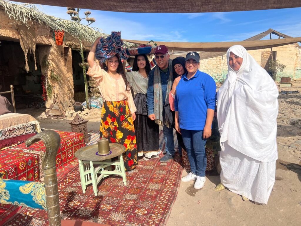 سكورة الطيبة… حضنٌ إنساني جعل دراما القناة الأولى “حموشان وهلالة” تنبض بالحياة