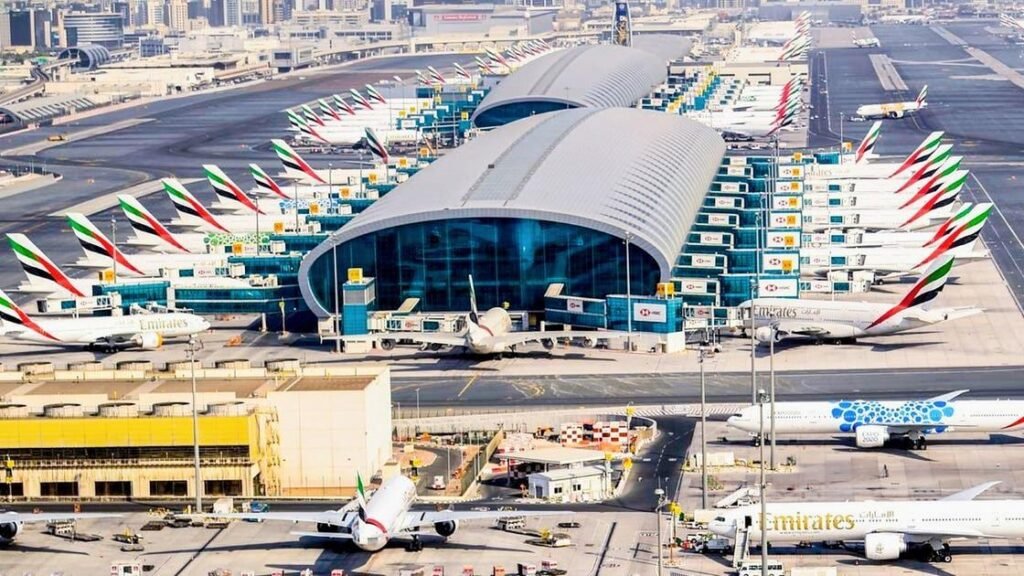 الإمارات.. استئناف حركة الملاحة الجوية بعد رفع الإجراءات الاحترازية التي طبقت مؤقتا