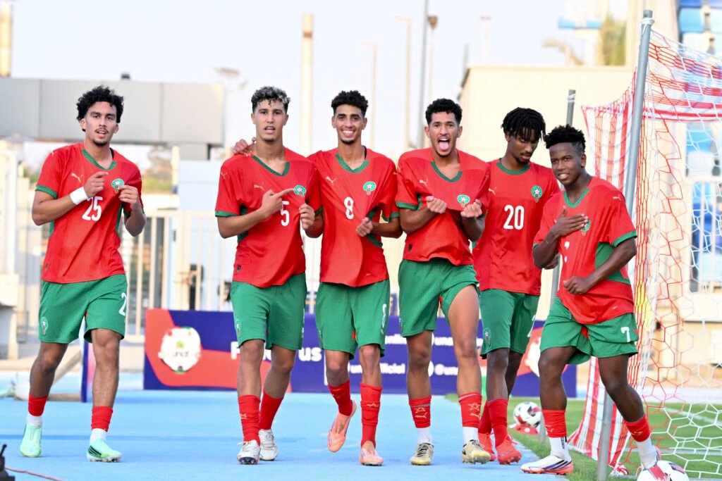 أشبال المغرب يهزمون الجزائر بثلاثية ويقتربون من حسم بطاقة التأهل